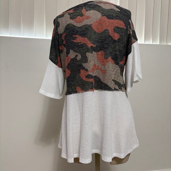 NWT HOPELY Boutique White Camo Women's Button Front Relaxed Fit  Blouse Medium - Picture 3 of 5